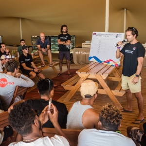 2210181436-D57A3158-romantsovaphoto