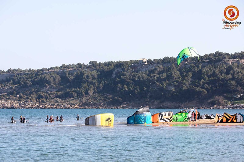 Tow up launch queue at Leucate