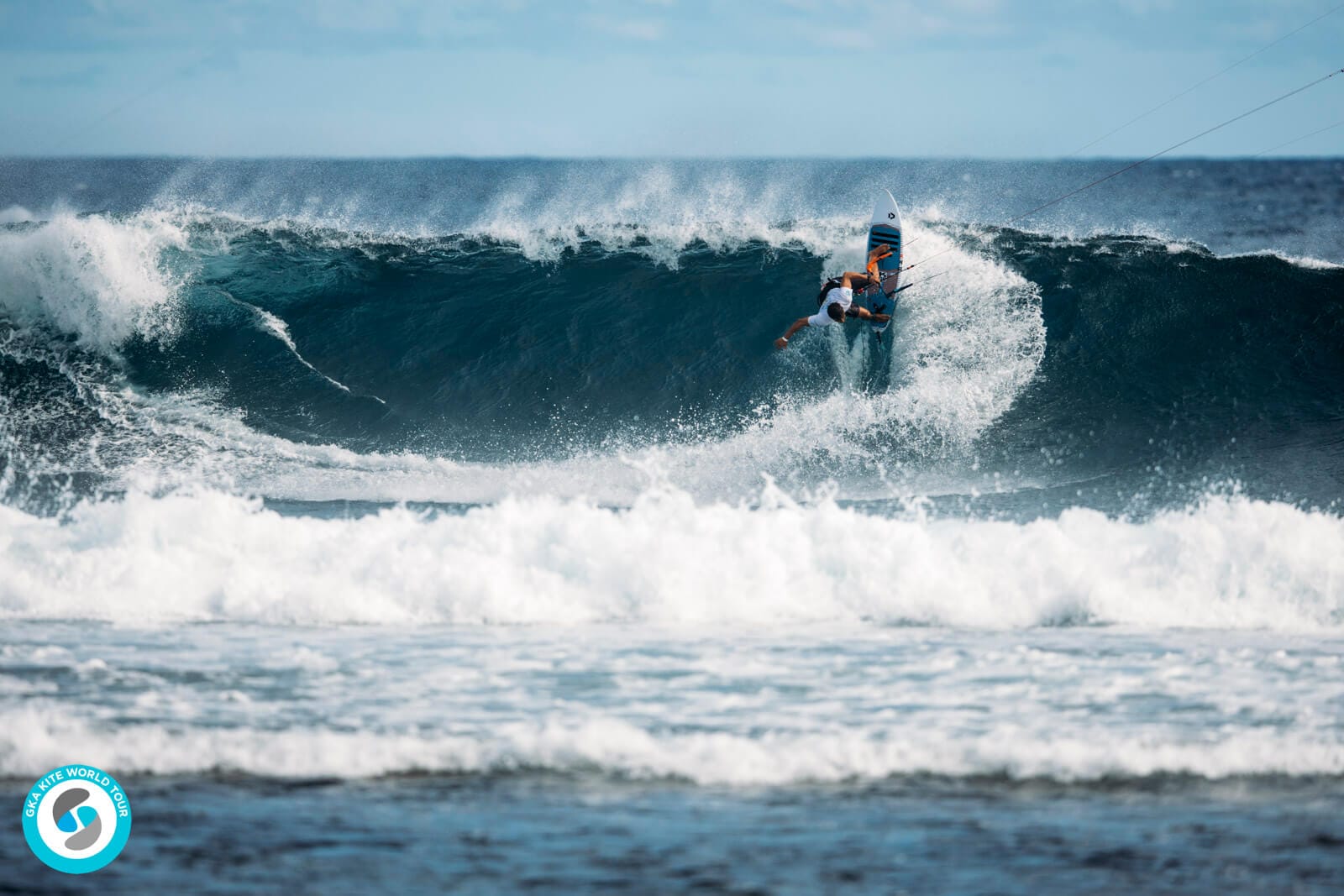 GKA Kite World Cup Mauritius: Day One – 8 Kite-Surf heats completed for the men