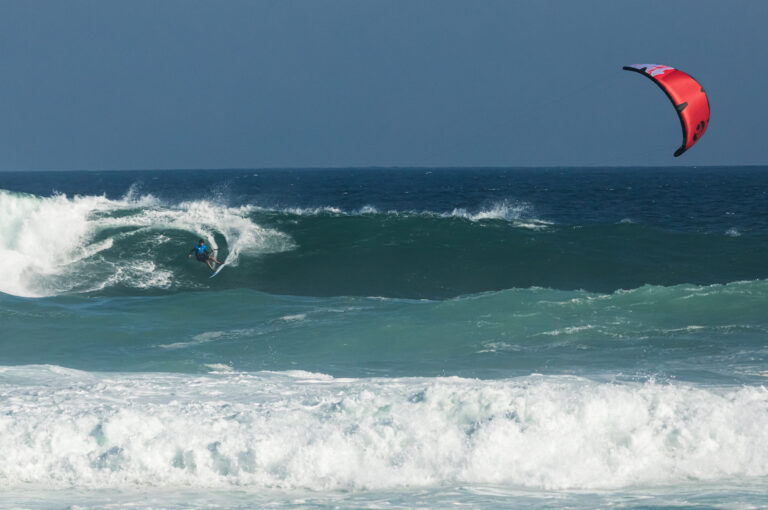 Image for Top kite-surfers battle elements in Rio de Janeiro